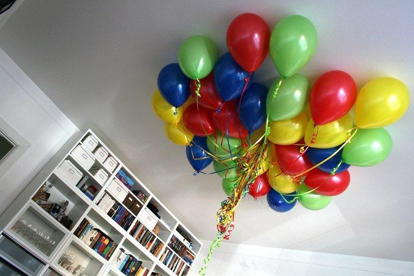 Заказ гелевых шаров. Воздушные шары. Шарики гелевые. Воздушные шары на потолке. Разноцветные шары гелиевые.